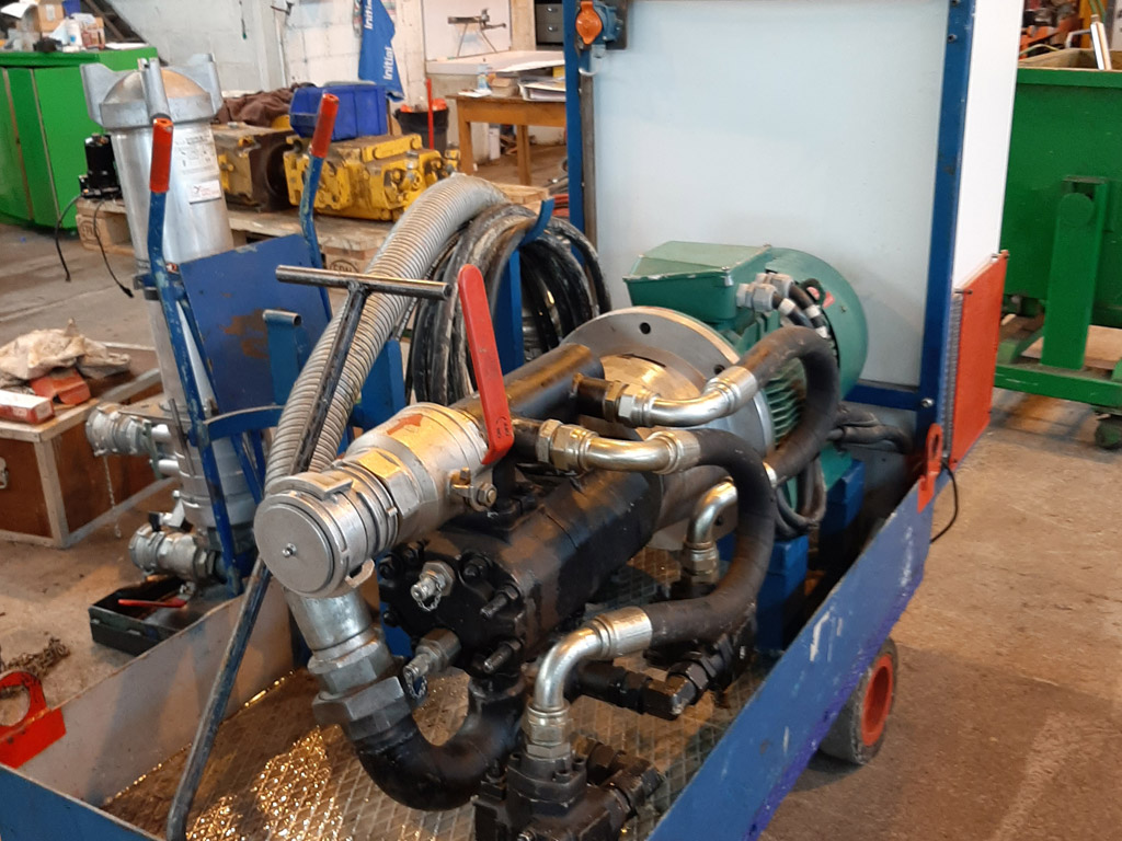 détail assemblage moteur flexibles centrale hydraulique